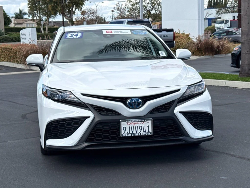 Certified Used 2024  Toyota SE image 3