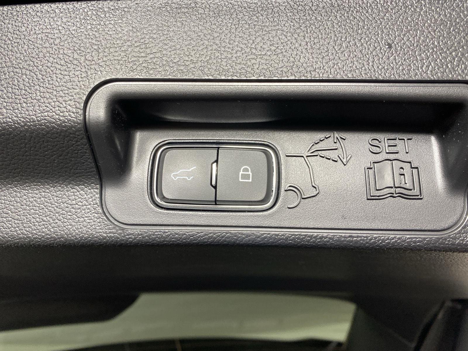 Used 2023 Black Metallic Ford XLT image 9