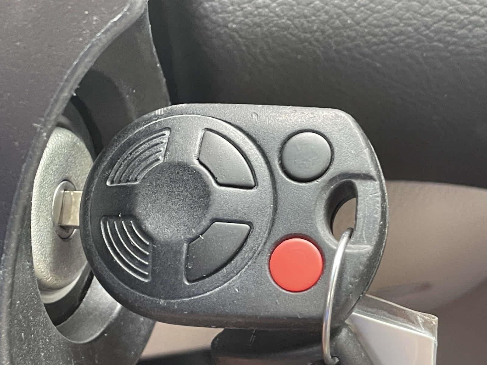 Used 2016 Magnetic Ford SE image 4
