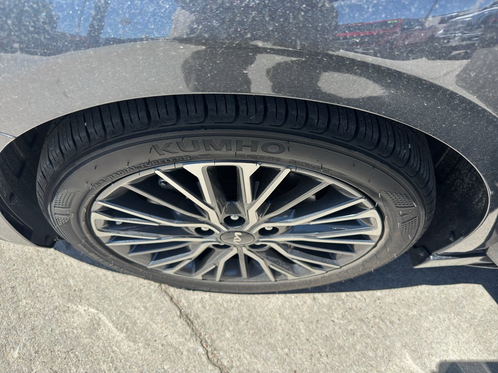 Used 2023 Gravity Gray Kia GT-Line image 36