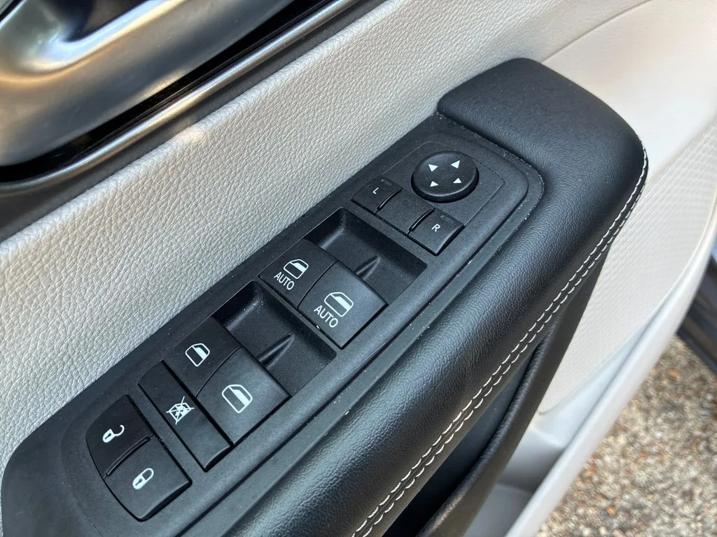 Used 2023 Gray Chrysler Touring L image 12