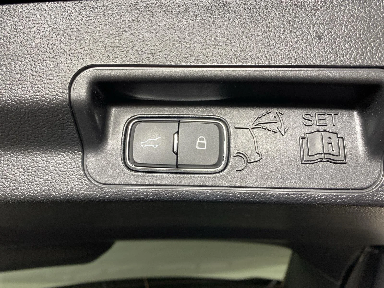 Used 2023 Black Metallic Ford XLT image 9