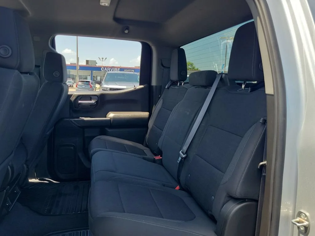 Used 2022 SILVER ICE METALLIC Chevrolet Custom image 24