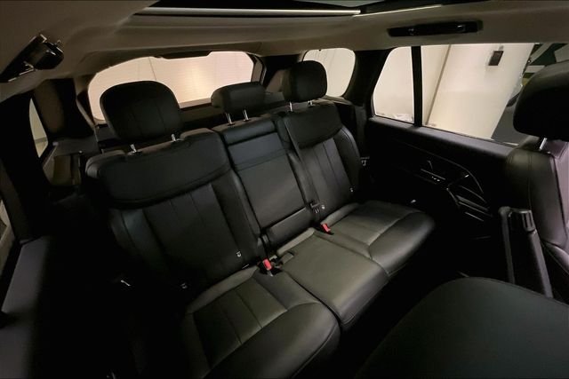 Used 2024 Blue Land Rover SE image 12