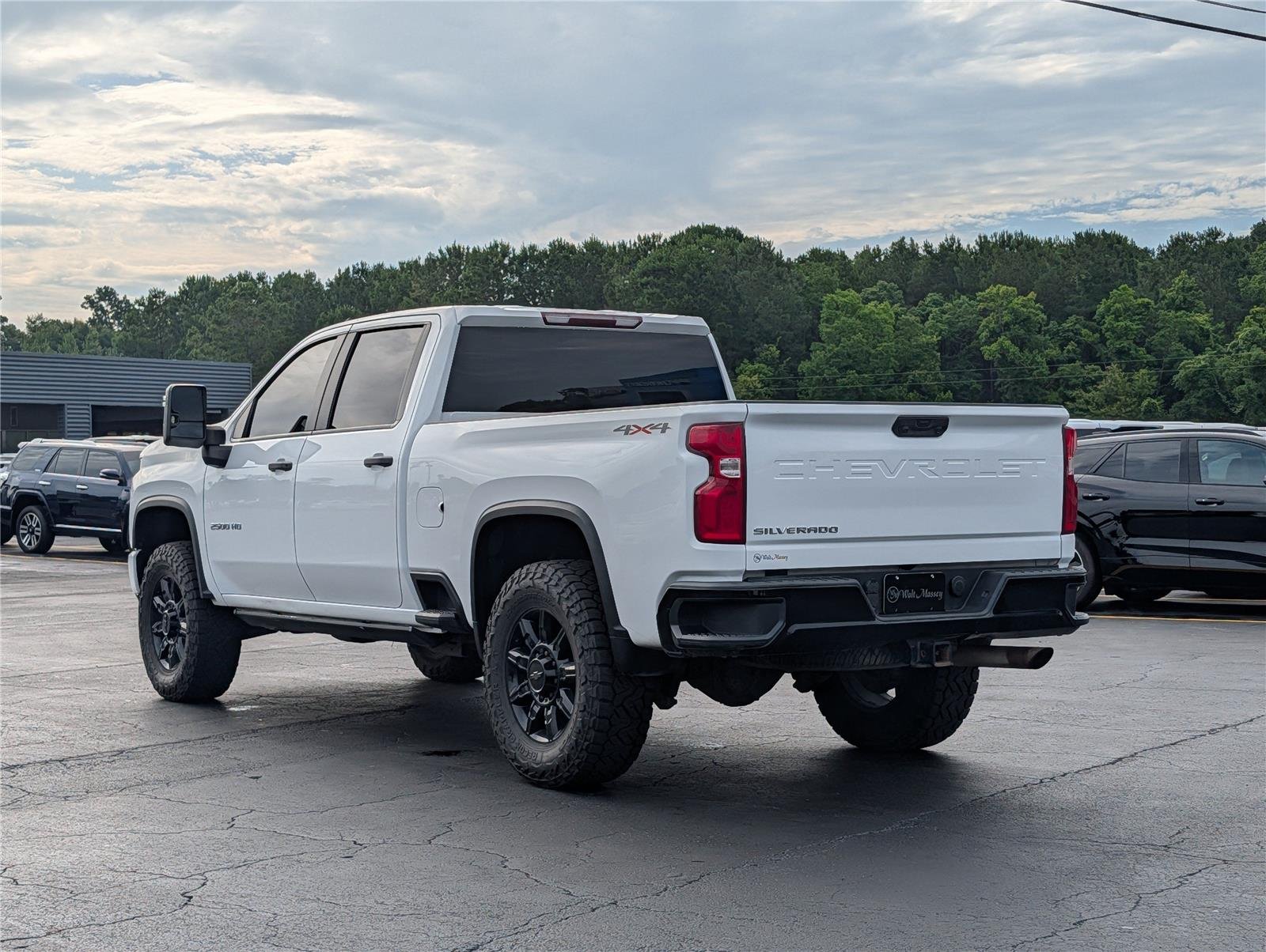 Used 2020 SUMMIT WHITE Chevrolet Custom image 3