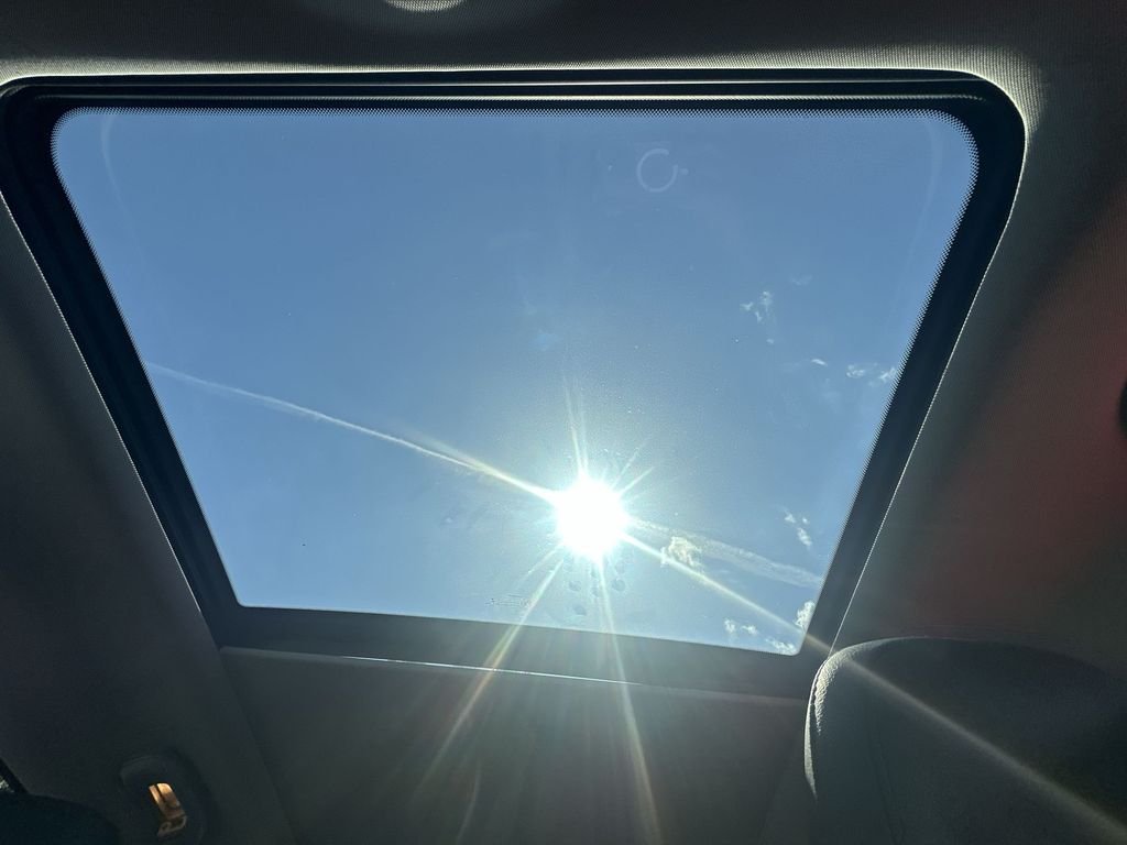 Used 2021  Jeep Altitude image 19
