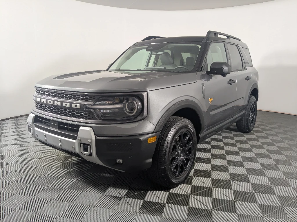 Used 2025 Gray Ford Badlands image 4