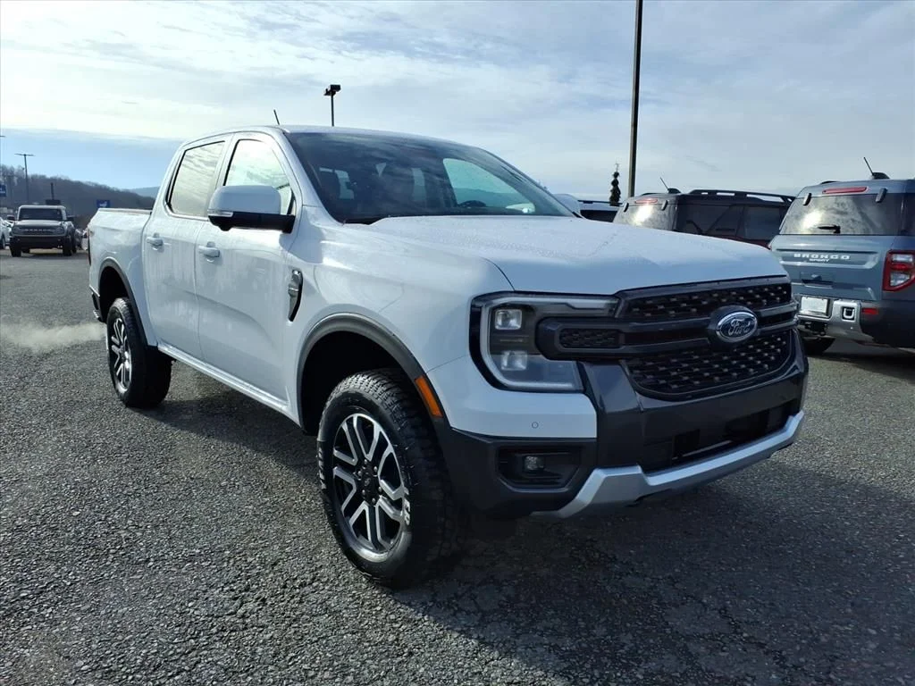 New 2025 Oxford White Ford LARIAT® image 7