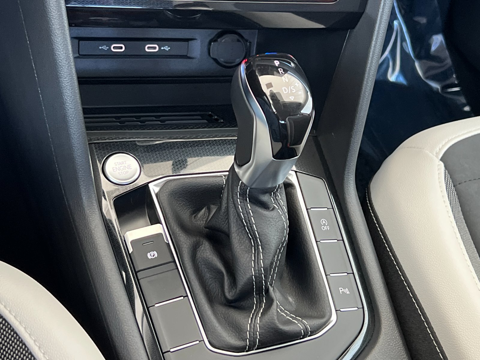 New 2026 Deep Black Pearl Volkswagen SE image 20
