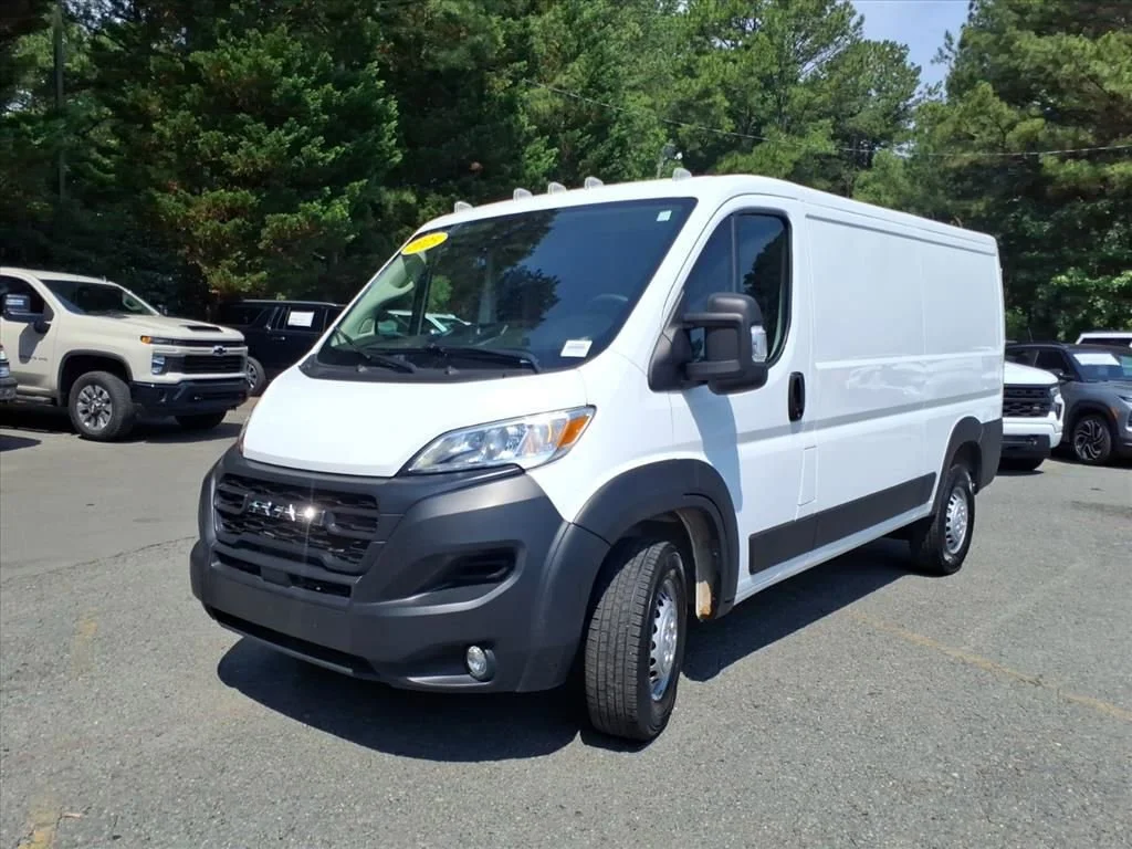 Used 2025 Bright White Clea Ram Tradesman image 39
