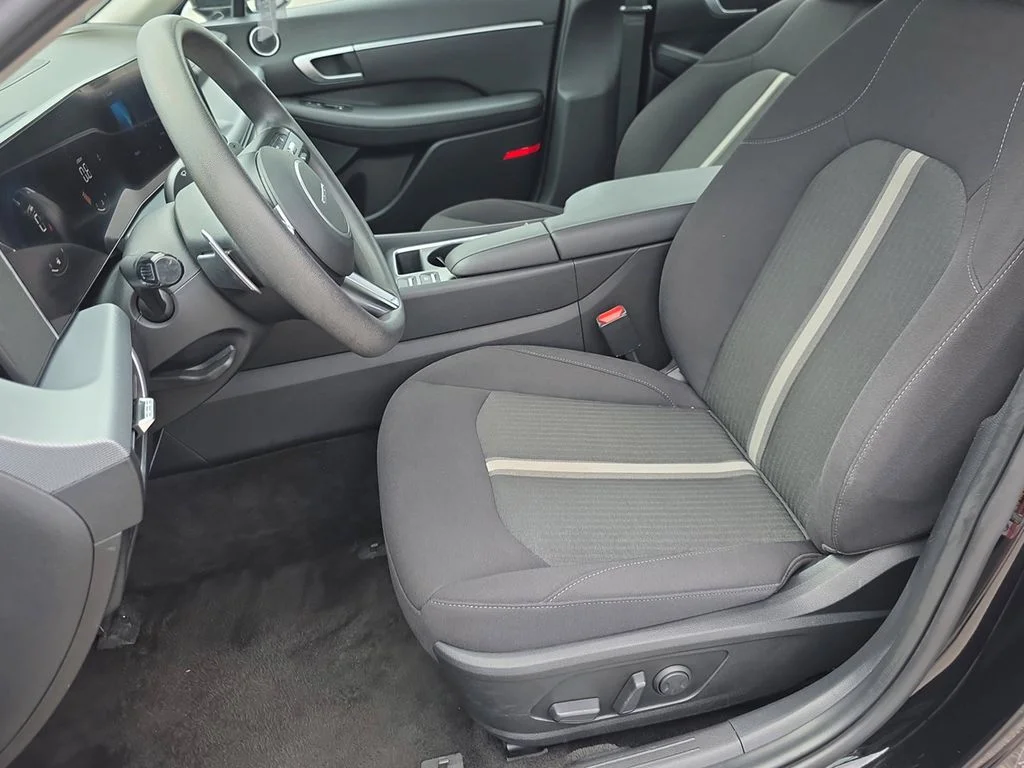 Used 2024 Onyx Black Hyundai SEL image 11