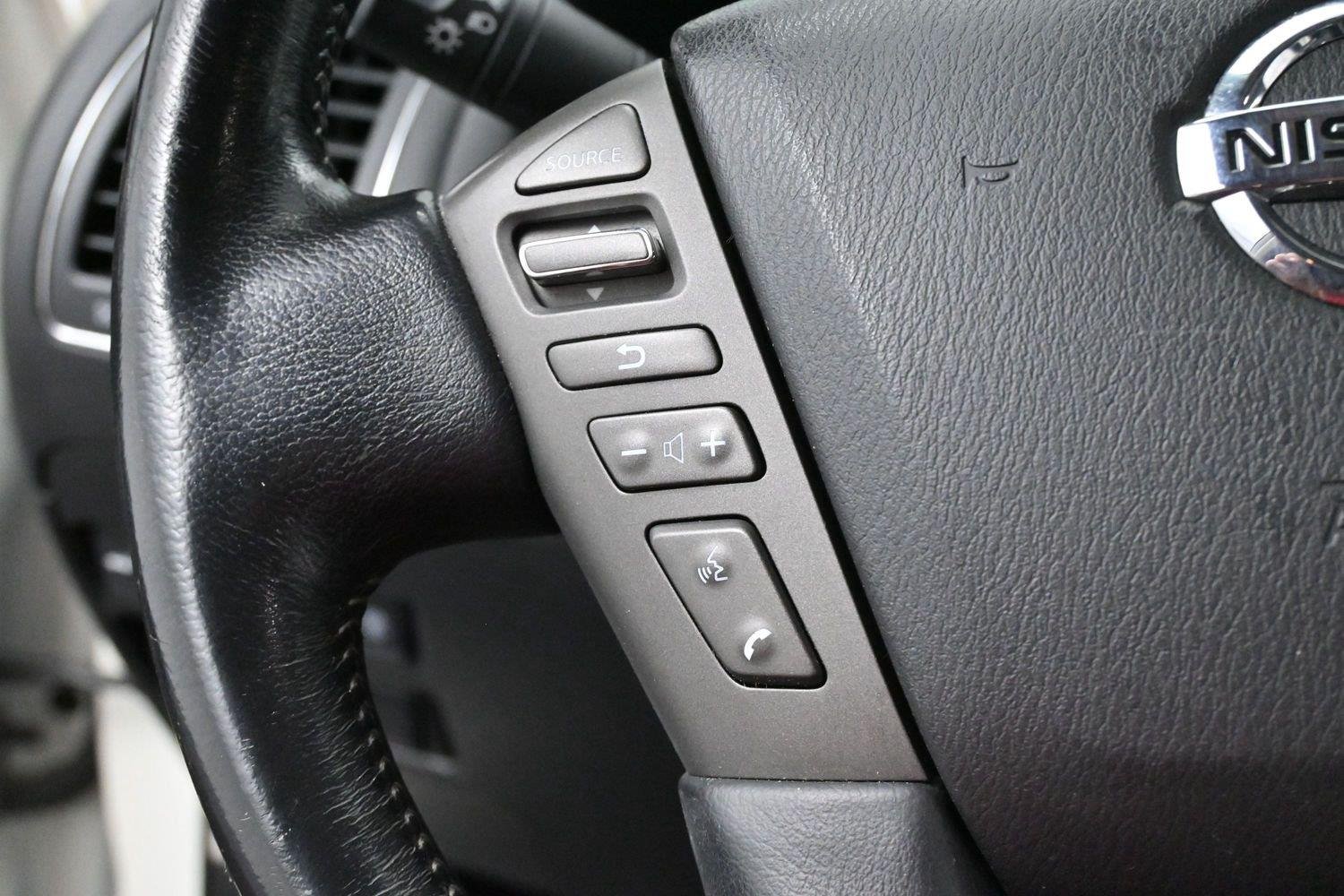 Used 2019 Pearl White Tricoat Nissan SL image 20
