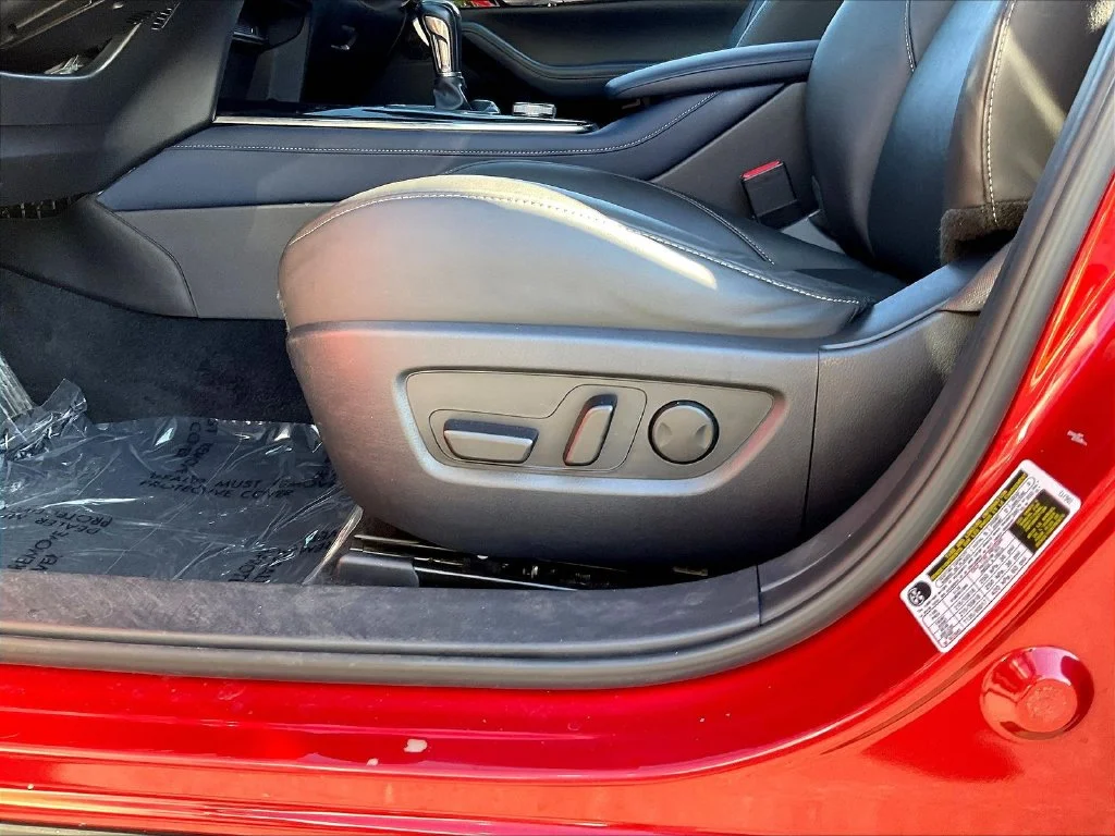 Used 2020 Red Mazda Preferred image 38