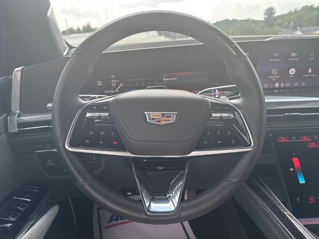 Used 2025 White Cadillac V-Series image 17