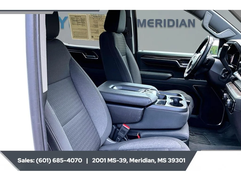 Used 2024 Summit White Chevrolet LT image 6