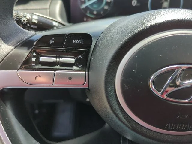 Used 2022 Black Hyundai SEL image 12