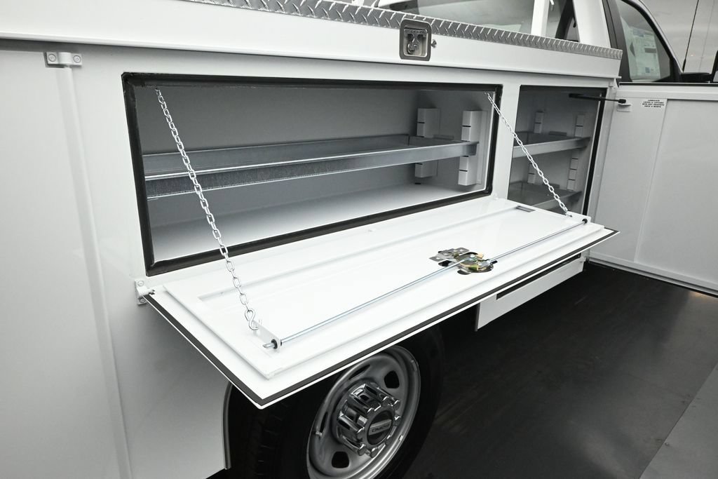 2026 Ford F-350 Super Duty Chassis Cab XL - Photo 23