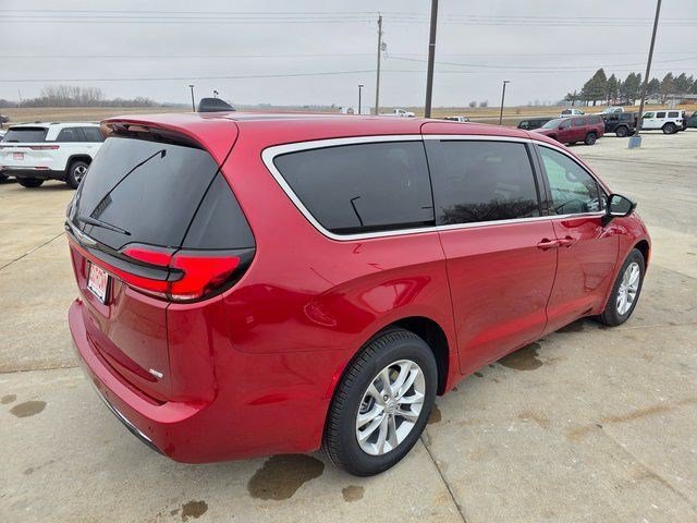 New 2026 Red Hot Pearl-Coat Exterior Paint Chrysler Select image 7