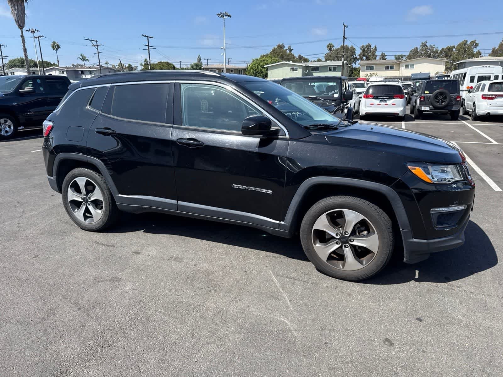 Used 2017 Diamond Black Crystal Pearlcoat Jeep Latitude image 8