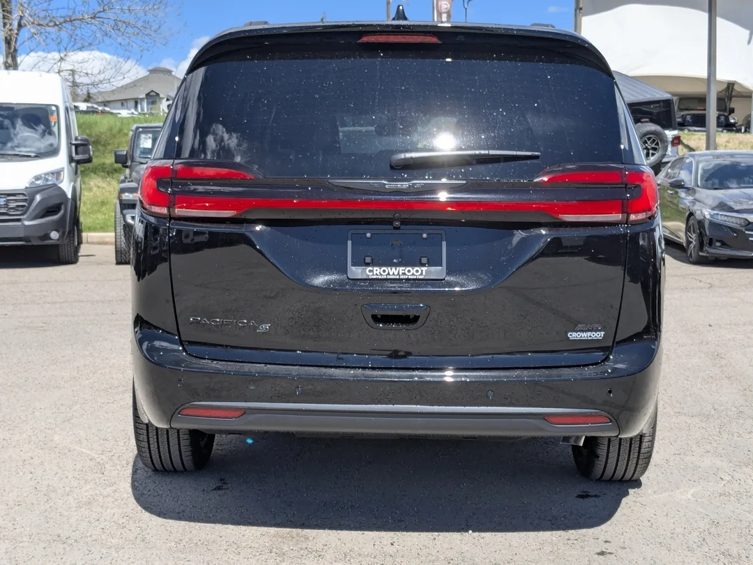 New 2026 Black Chrysler Select - - AWD - 3.6L Pentastar VVT V6 - S Appearance Pkg w/ 20 Whls & More! image 7