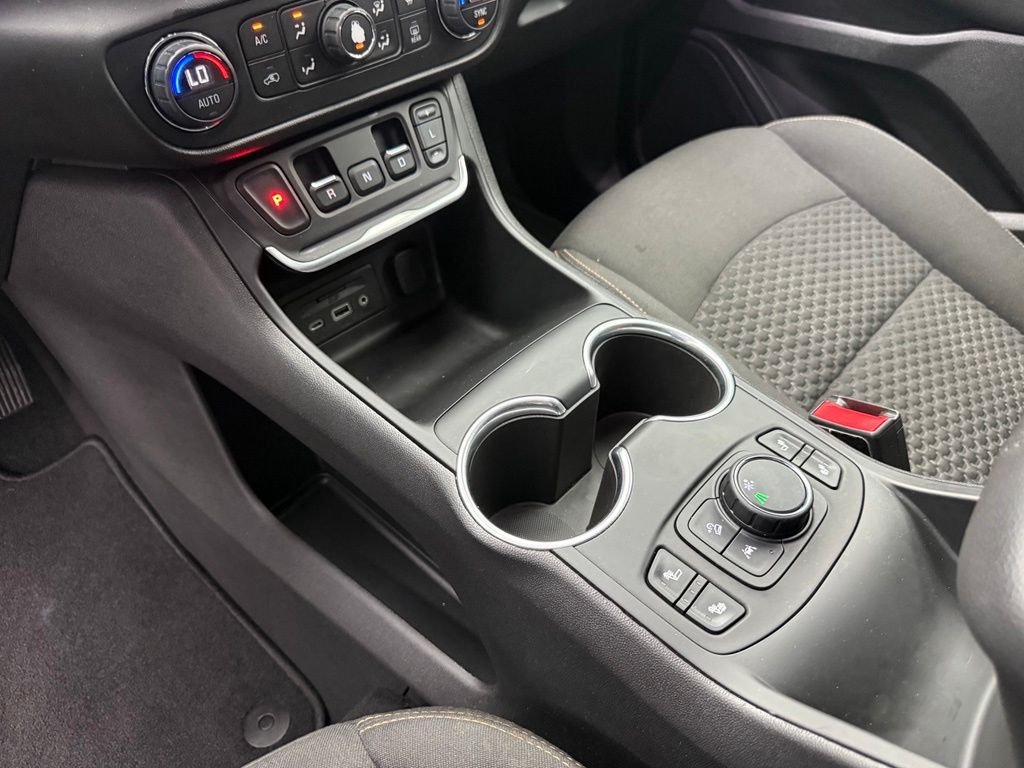 Used 2020 Silver GMC SLE image 26