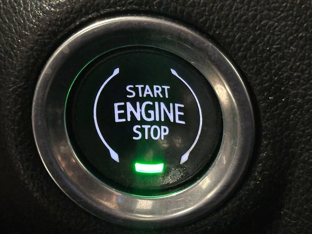 Used 2019 BLACK Chevrolet RST image 31