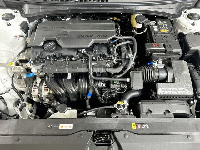Certified Pre-Owned 2025 Hyundai Elantra SE