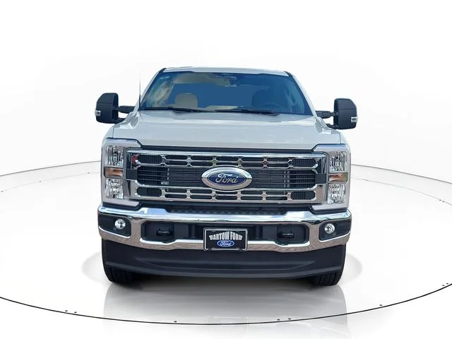 New 2026 Oxford White Ford XLT image 2