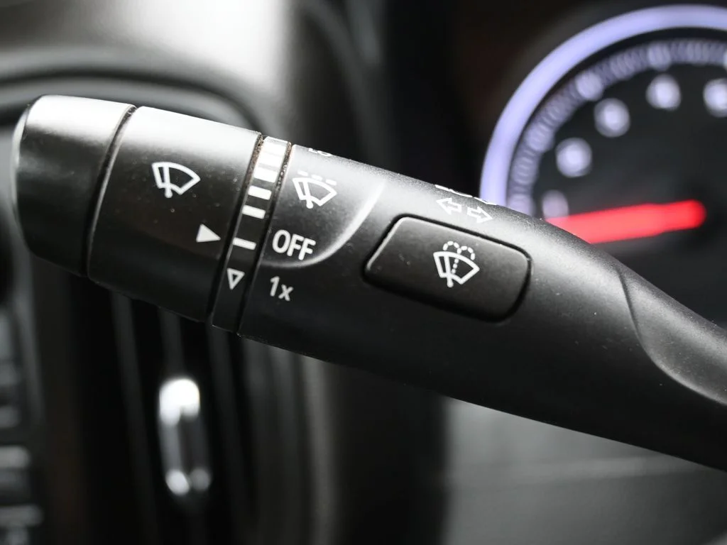 Used 2022 White Chevrolet Custom image 24