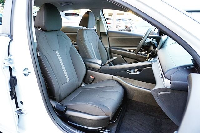 Used 2021 Gray Hyundai SE image 11