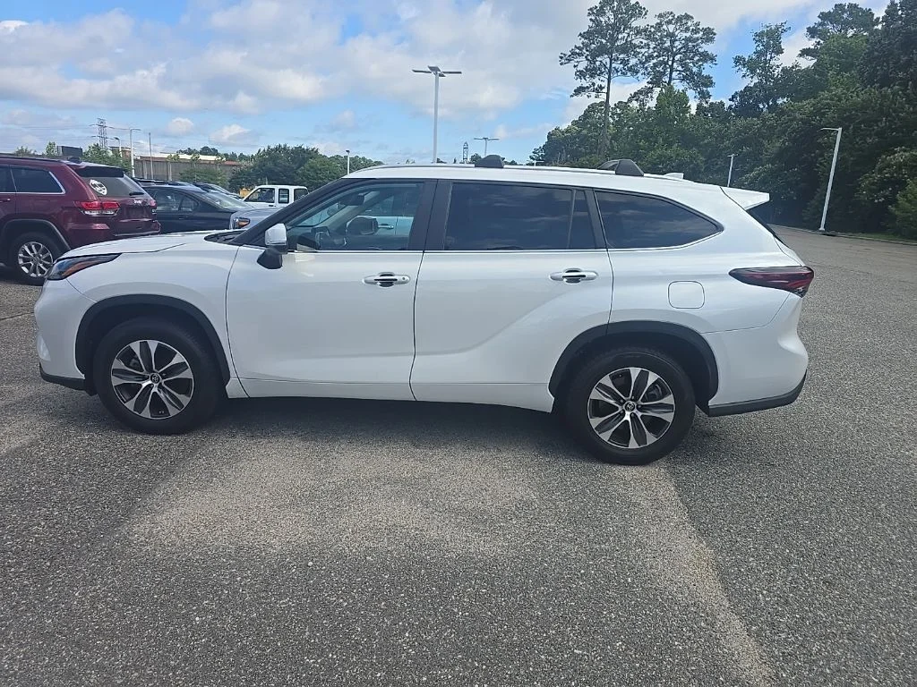 Used 2024 Beige Toyota XLE image 8