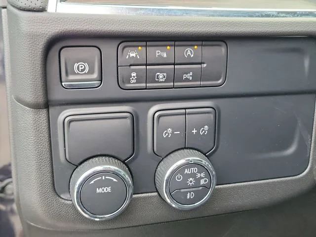 2025 Chevrolet Suburban Premier - Photo 25