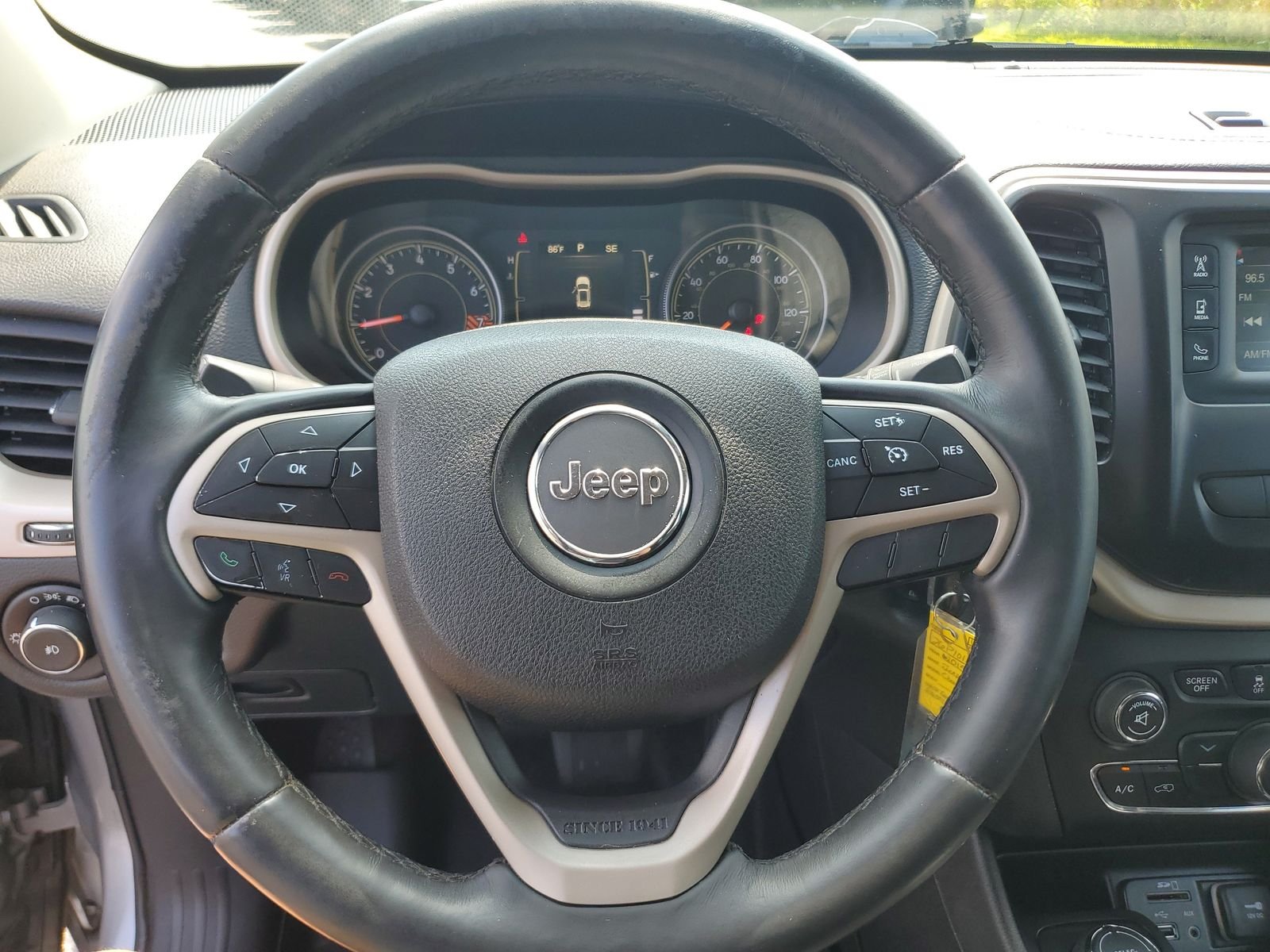 Used 2015 Silver Jeep Latitude image 15