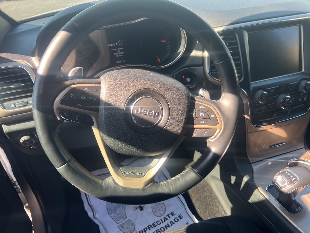 Used 2015 Silver Jeep Laredo image 15