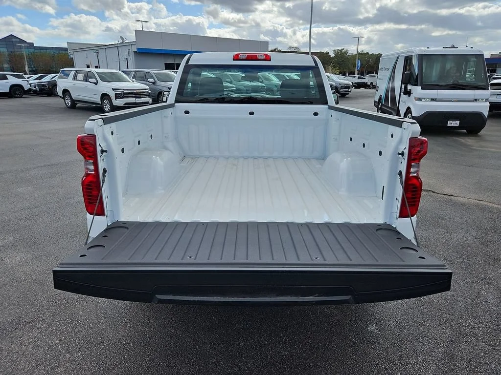 New 2026 Summit White Chevrolet WT image 22