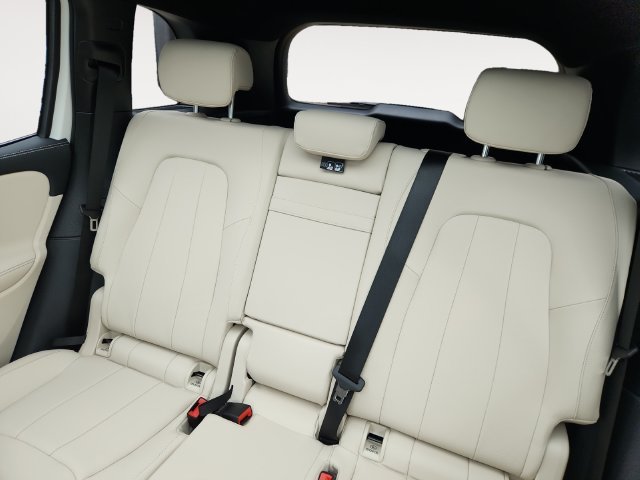 Used 2025 White Mercedes-Benz GLB 250 image 13