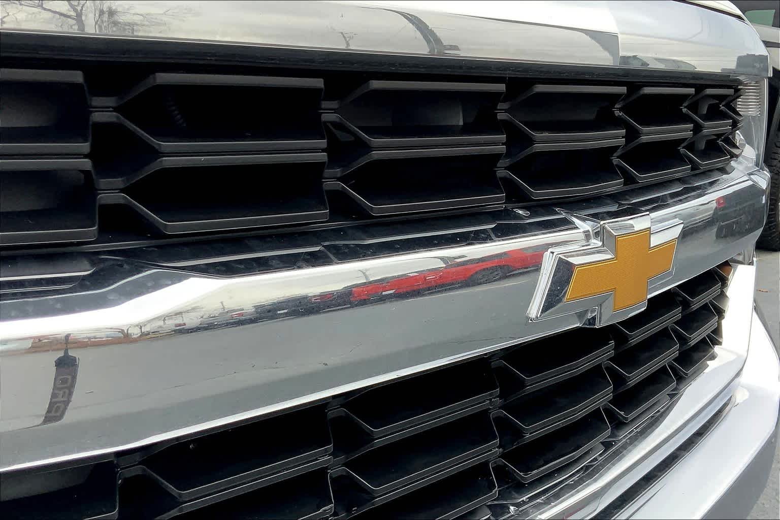Used 2016 Iridescent Pearl Tricoat Chevrolet LT image 30