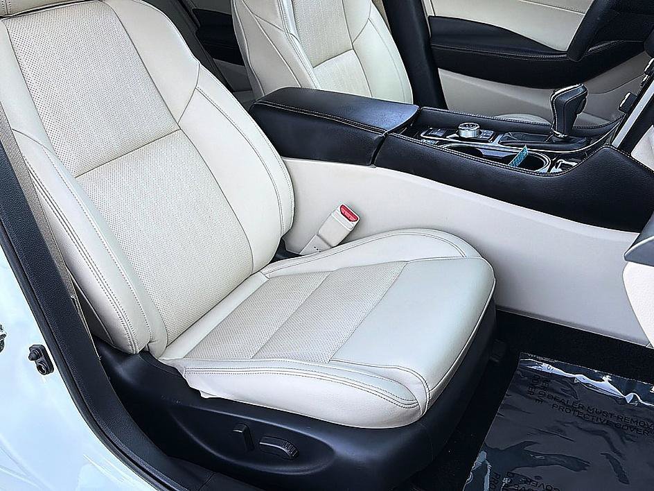 Used 2018 Pearl White Nissan SV image 21