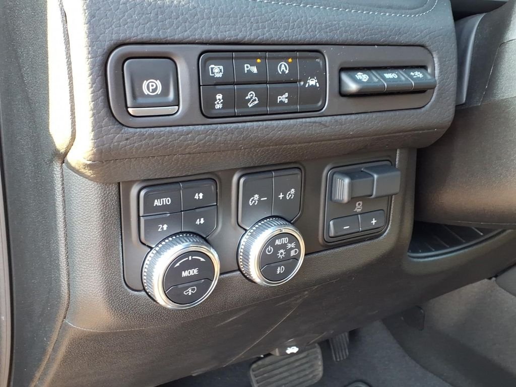 Used 2024 Onyx Black GMC Denali image 23