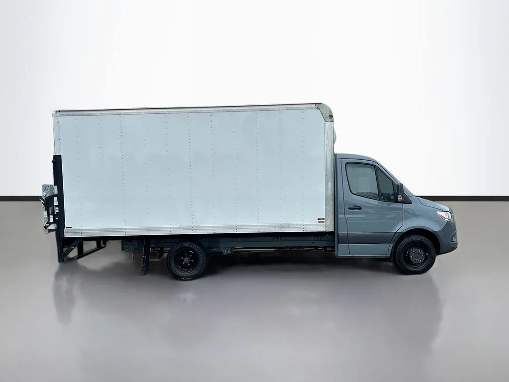 Used 2024 Blue Mercedes-Benz BOX TRUCK image 2
