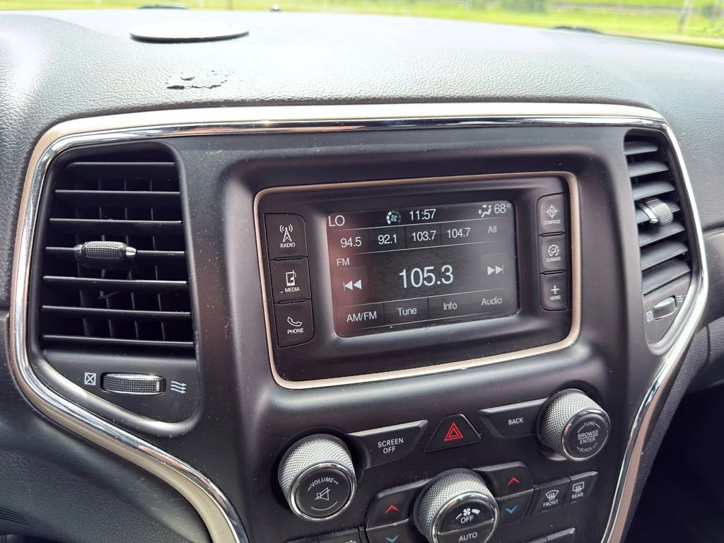 Used 2017 Black Jeep Laredo image 38