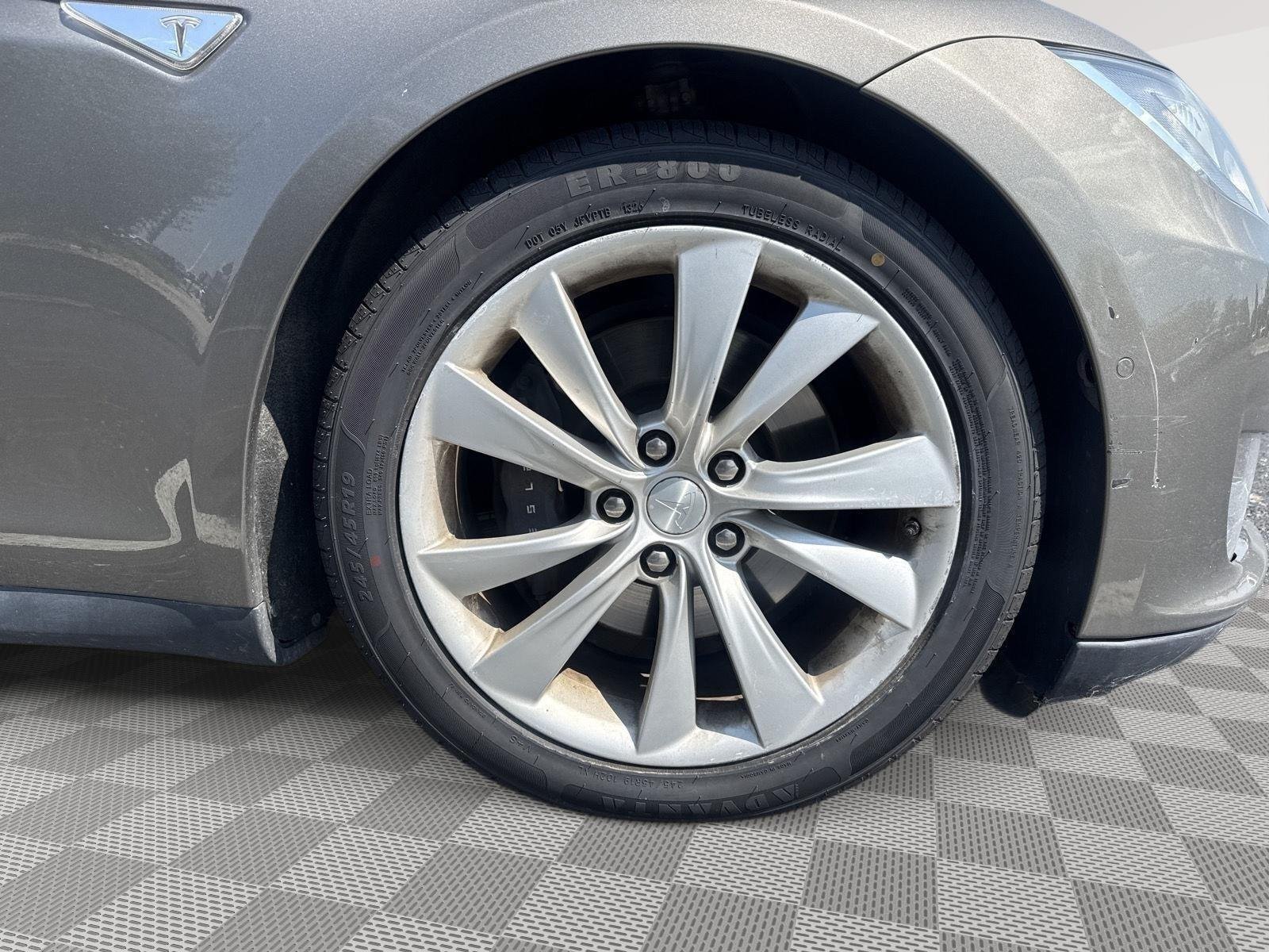 Used 2016 Titanium Metallic Tesla 90D image 12