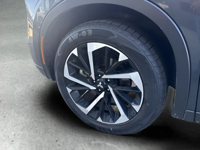 Used 2024 Gray Mitsubishi SE image 25
