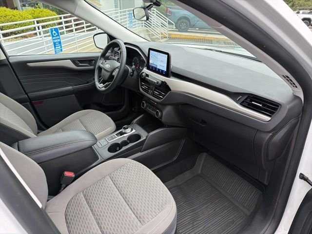 Used 2022 White Ford SE image 11
