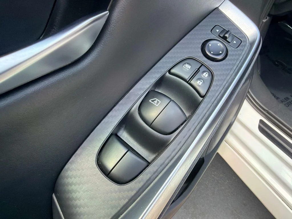 Used 2023 White Nissan SR image 19