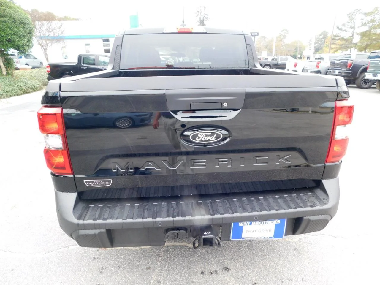 New 2025 Shadow Black Ford XLT image 7