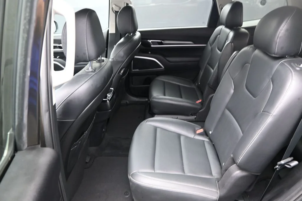 Used 2021 Green Kia S image 16