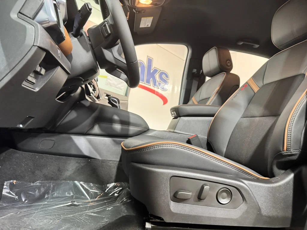 2026 GMC Canyon AT4 - Photo 8