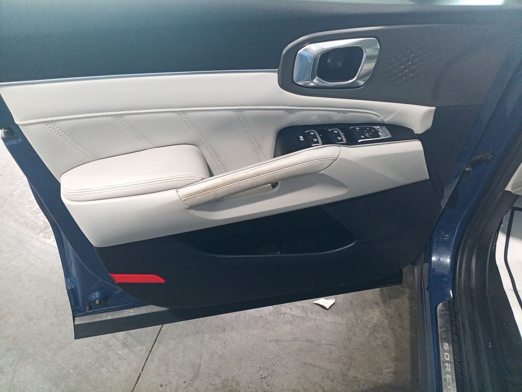 Used 2025 Black Kia SX image 14