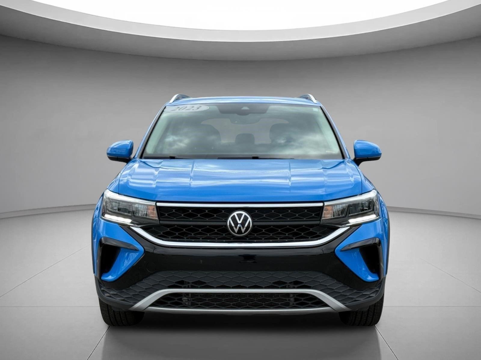 Used 2023 Cornflower Blue Volkswagen SE image 10